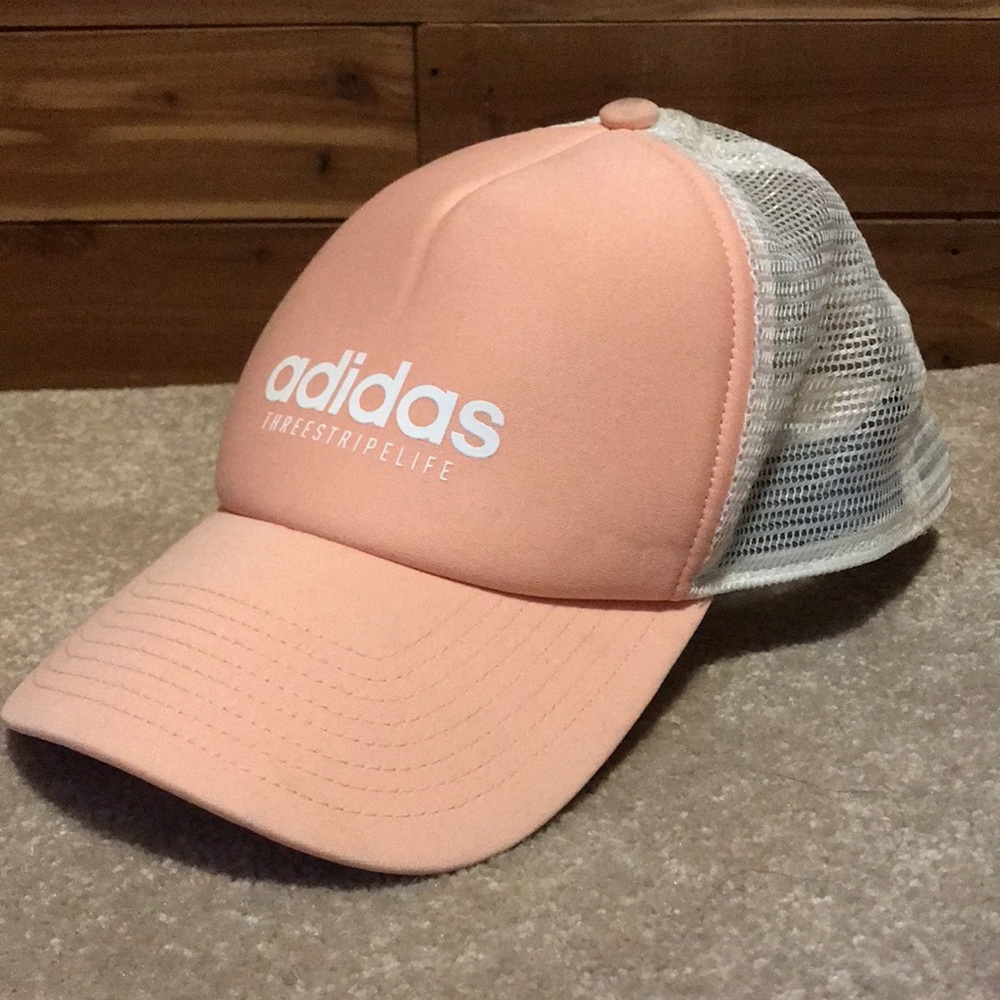 🧢 Adidas soft pink Trucker Hat 🧢